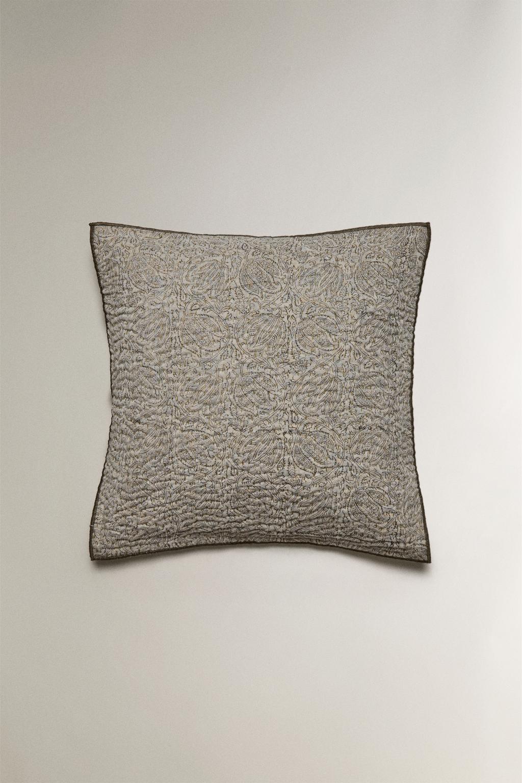 Наволочка с цветочным принтом