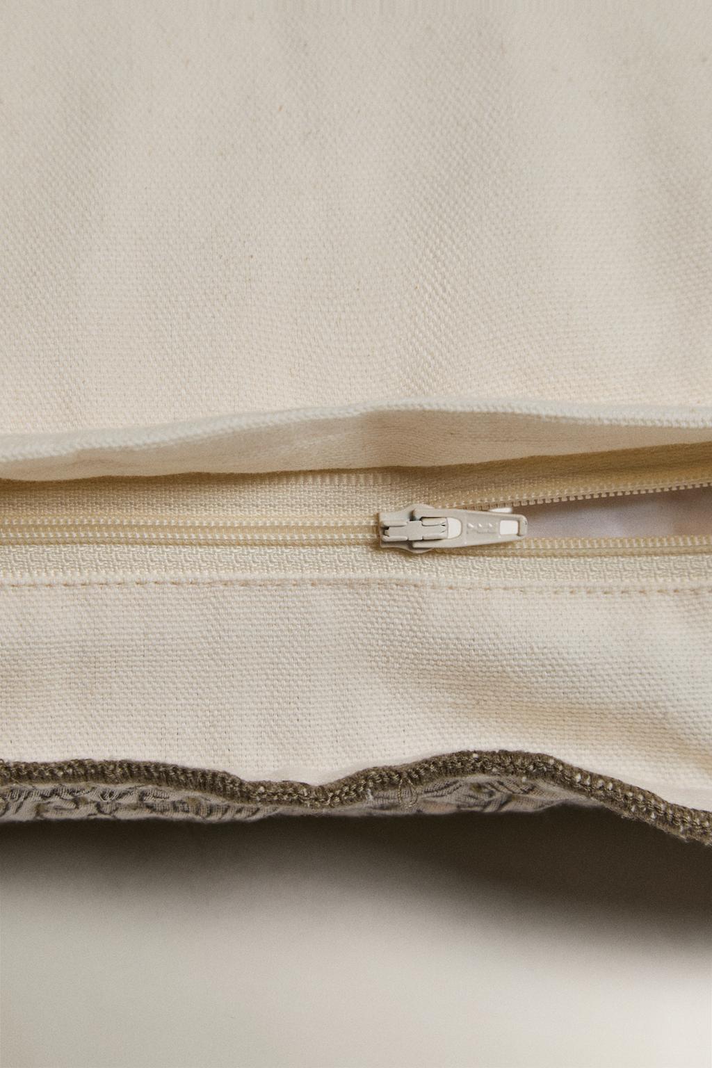 Наволочка с цветочным принтом