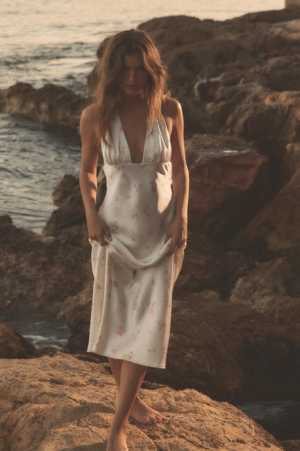 АТЛАСНОЕ ПЛАТЬЕ МИДИ С ЦВЕТОЧНЫМ ПРИНТОМ