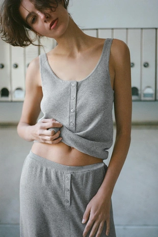 Трикотажный топ с пуговицами- Заказать в России