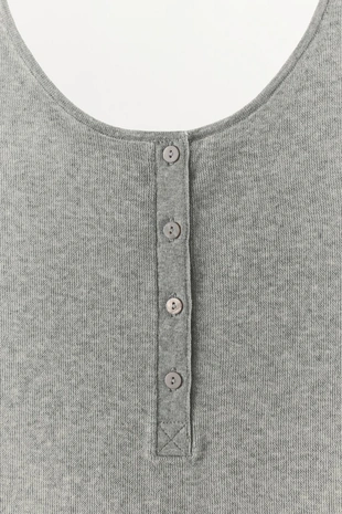 Трикотажный топ с пуговицами- Заказать в России