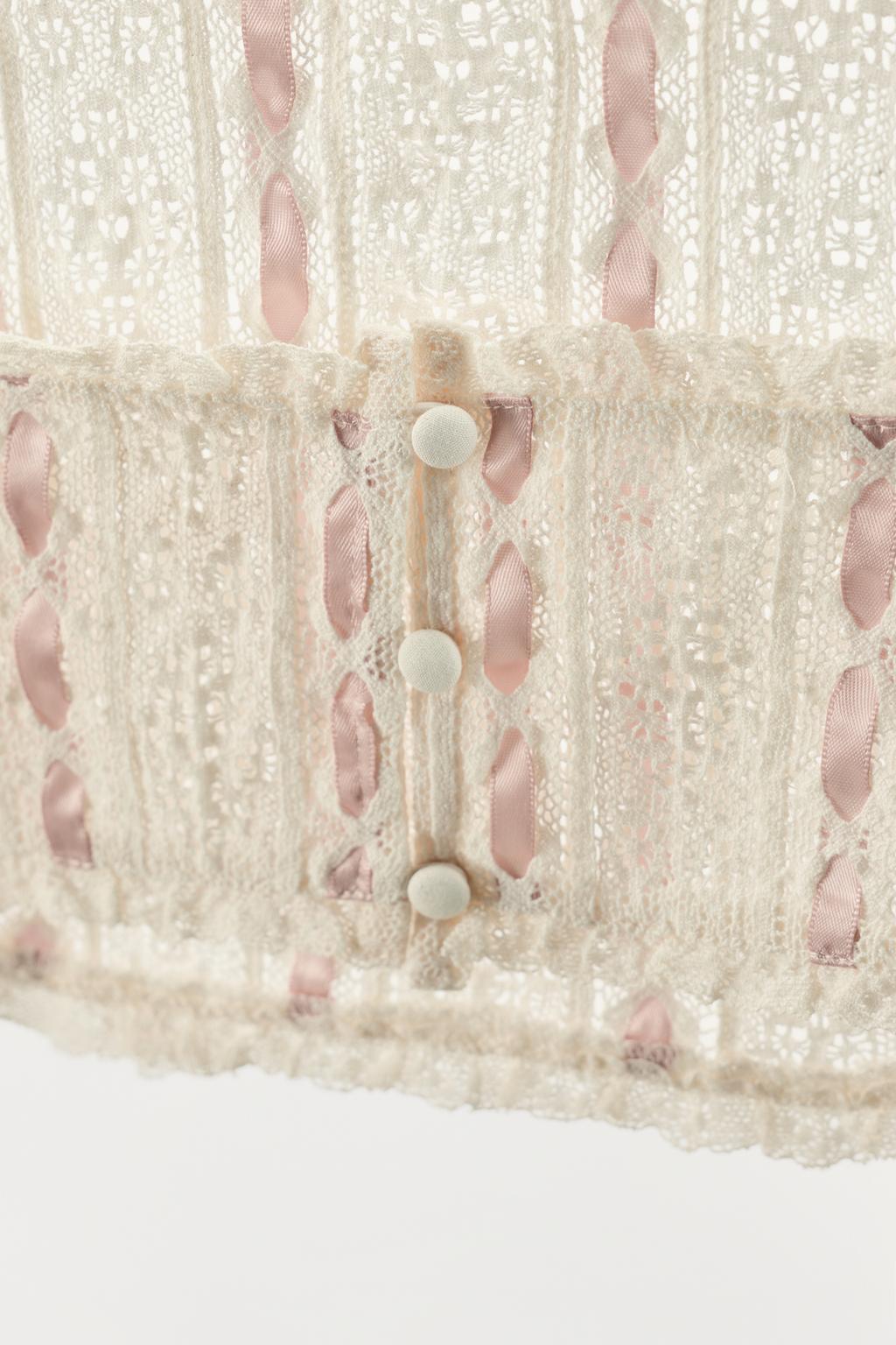 КРОП-ТОП С КОНТРАСТНЫМ БАНТОМ