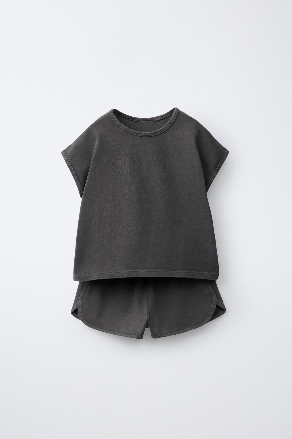 КОМПЛЕКТ ИЗ ФУТБОЛКИ И ШОРТОВ-БЕРМУДОВ