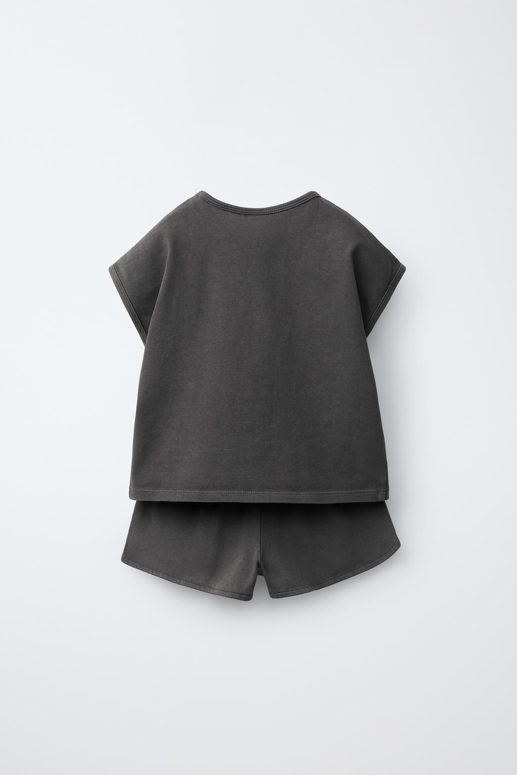 КОМПЛЕКТ ИЗ ФУТБОЛКИ И ШОРТОВ-БЕРМУДОВ