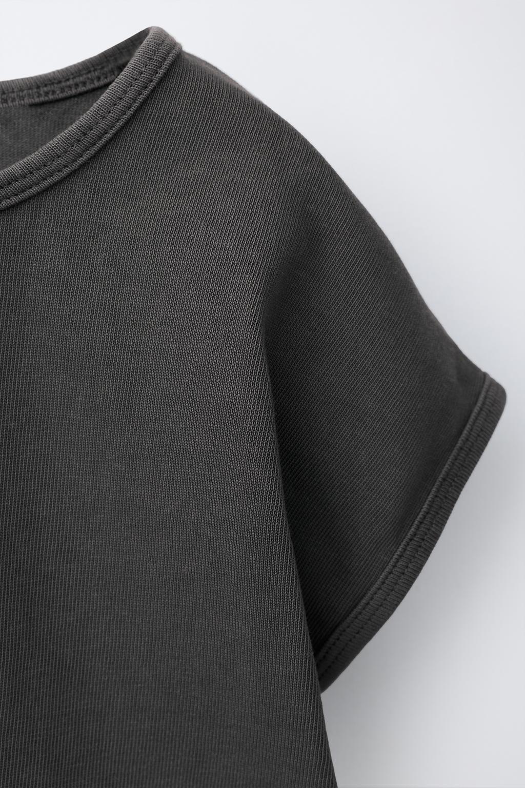 КОМПЛЕКТ ИЗ ФУТБОЛКИ И ШОРТОВ-БЕРМУДОВ