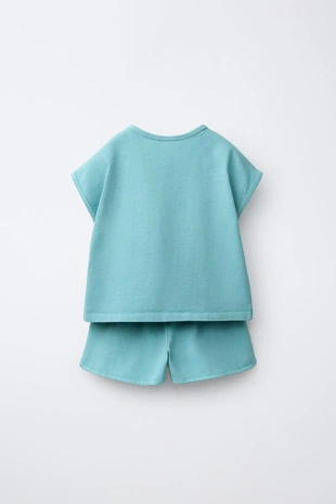 Однотонный комплект из футболки и шортов- Заказать в России