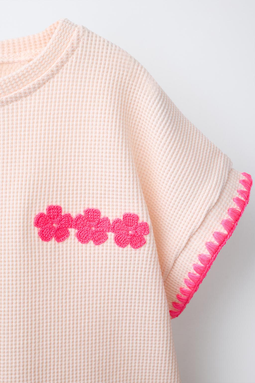 ФУТБОЛКА В РУБЧИК С КОНТРАСТНЫМ НЕОНОВЫМ ДЕКОРОМ