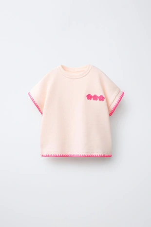 Футболка в рубчик с контрастным неоновым декором- Заказать в России