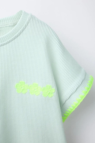 Футболка вафельная с контрастным неоновым декором- Заказать в России