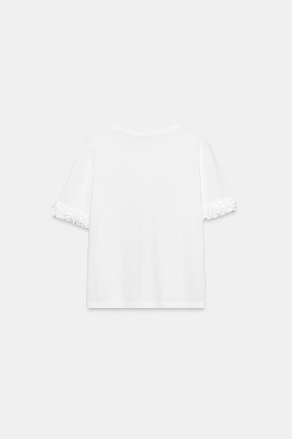 ФУТБОЛКА С ВОЛАНАМИ НА РУКАВАХ