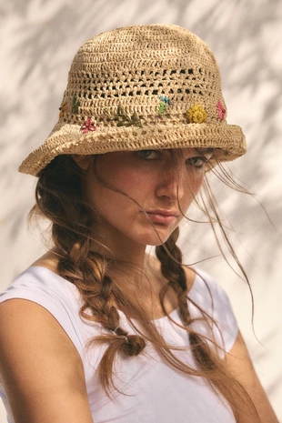 Панама с вышивкой цветов- Заказать в России