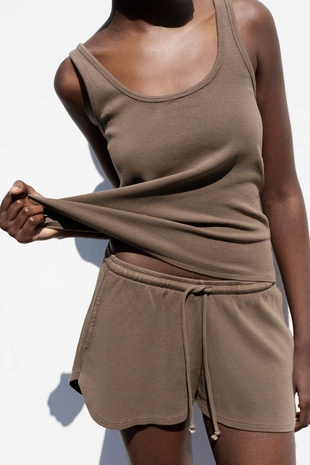 Шорты с эффектом потертости- Заказать в России