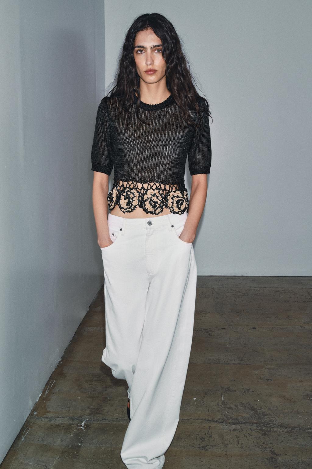 ТОП ИЗ ТРИКОТАЖА С ЦВЕТОЧНЫМ РЕЛЬЕФОМ