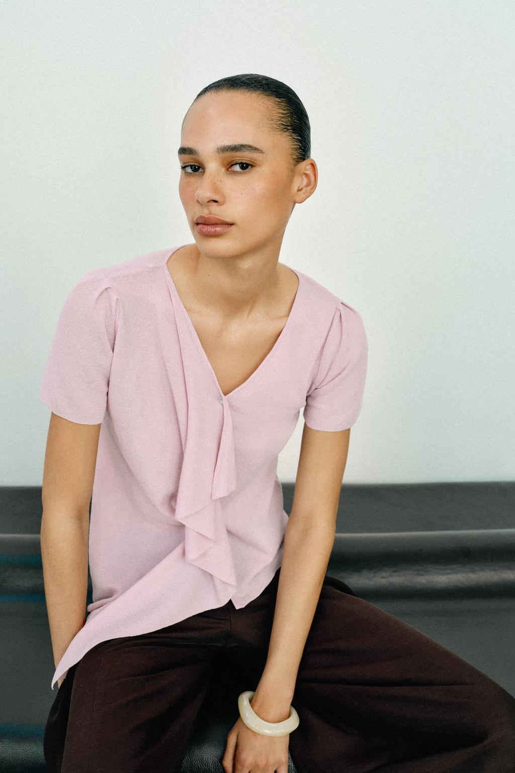 ТРИКОТАЖНЫЙ ТОП С ВОЛАНАМИ