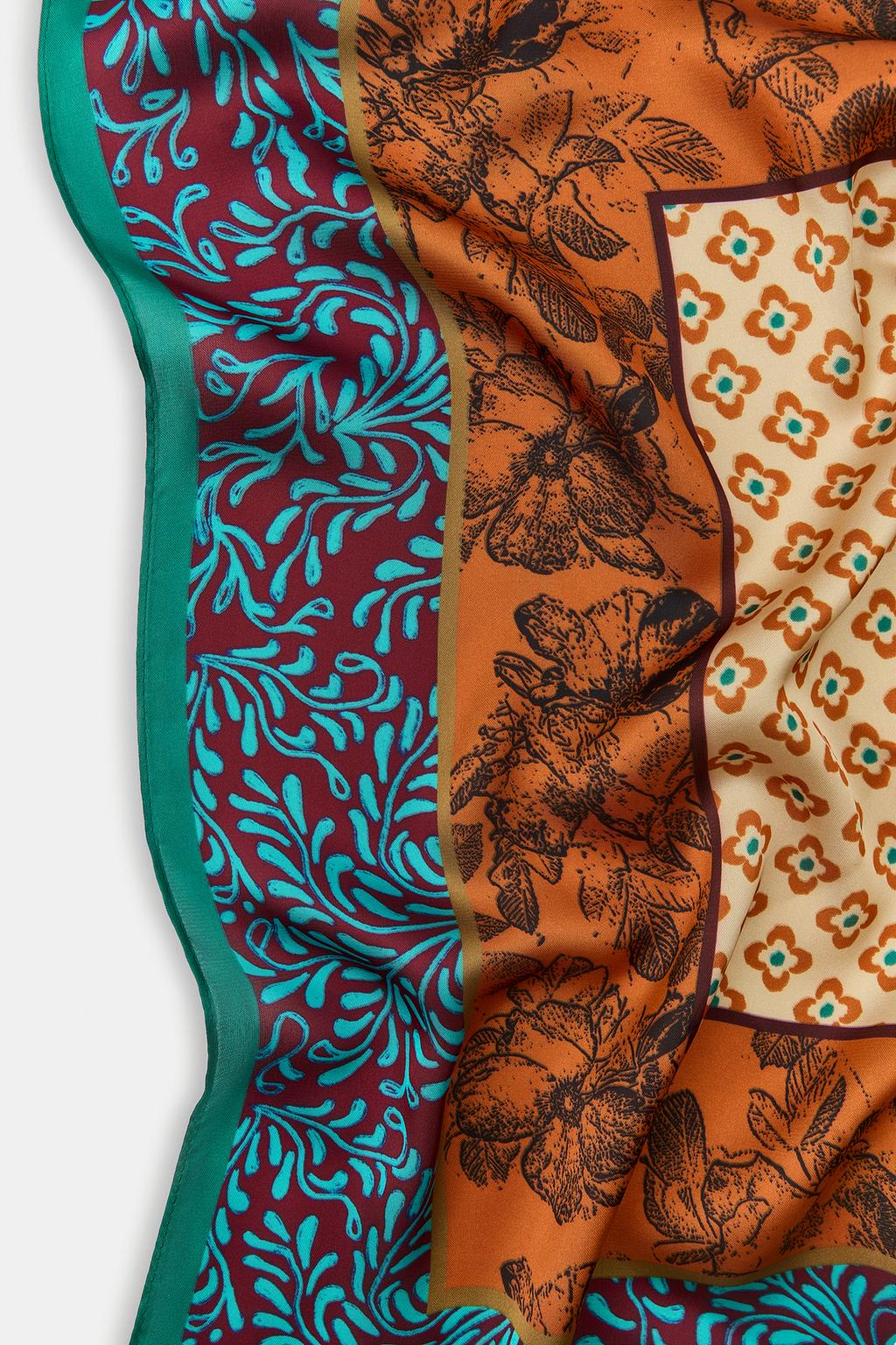 ПЛАТОК С ПРИНТОМ