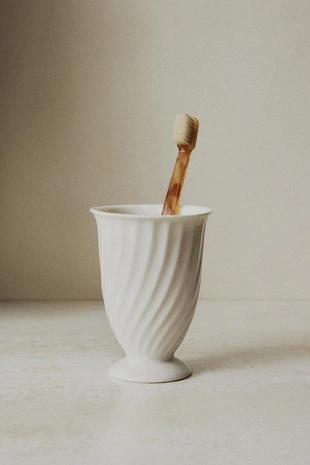 Держатель для зубных щеток из керамики с рельефом- Заказать в России