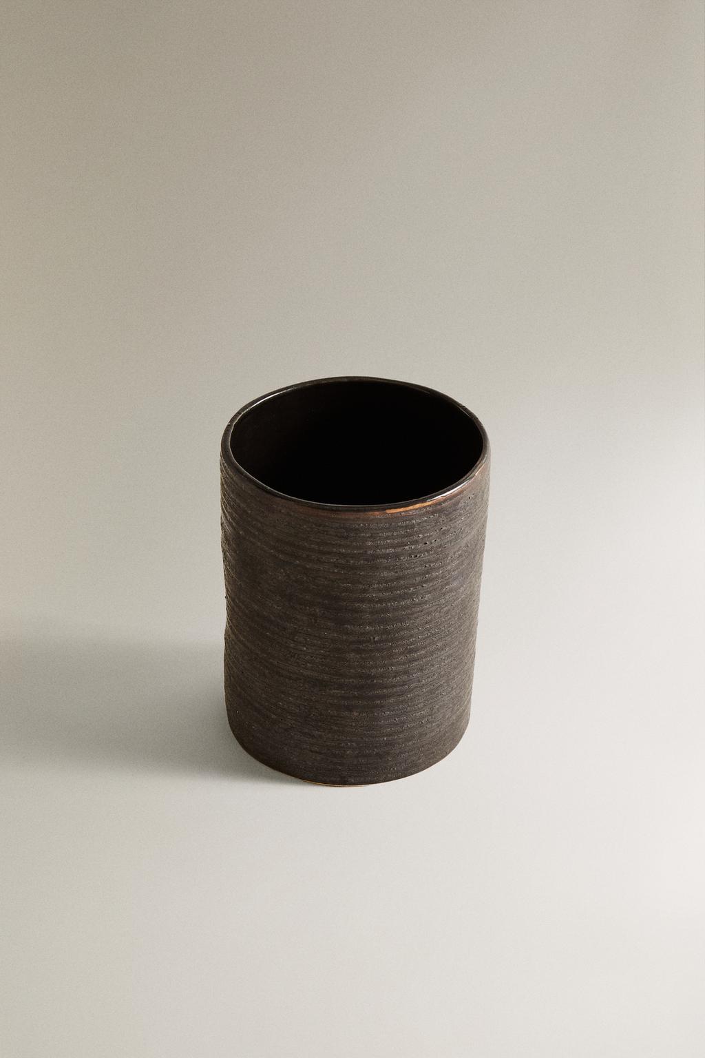 Черный керамический держатель для зубных щеток