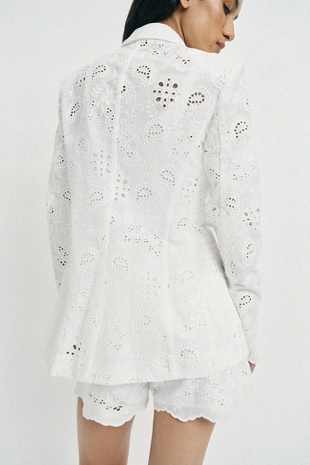 Приталенный блейзер с вышивкой и перфорацией- Заказать в России