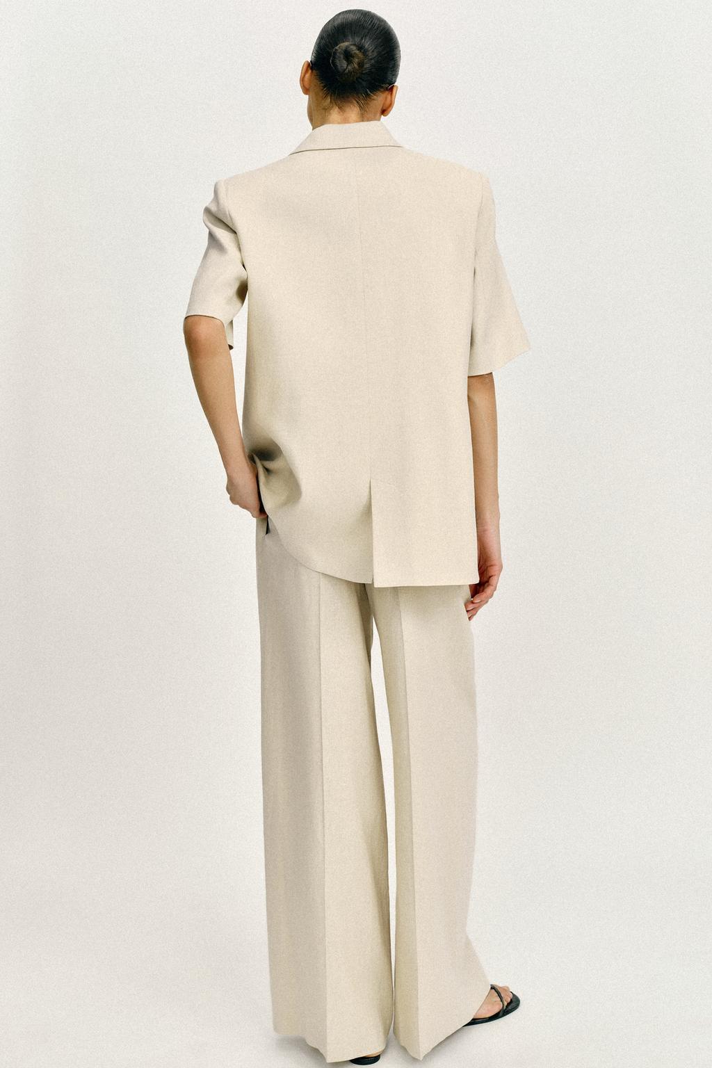 ДВУБОРТНЫЙ БЛЕЙЗЕР ИЗ СМЕСОВОГО ЛЬНА С КОРОТКИМИ РУКАВАМИ