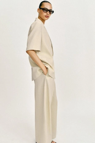 Двубортный блейзер из смесового льна с короткими рукавами- Заказать в России