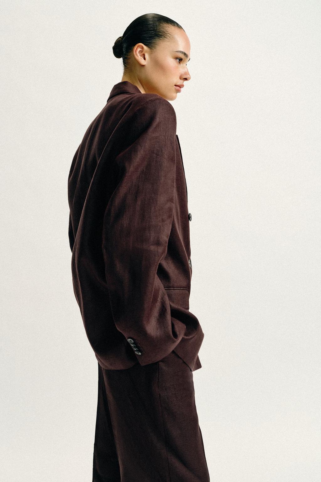 ДВУБОРТНЫЙ БЛЕЙЗЕР ИЗ 100% ЛЬНА С ПОДПЛЕЧНИКАМИ