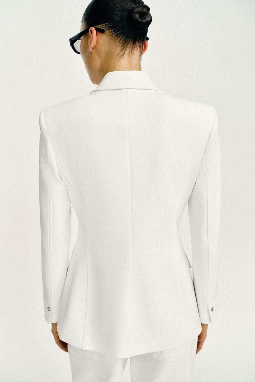 ПРИТАЛЕННЫЙ БЛЕЙЗЕР С ПОДПЛЕЧНИКАМИ