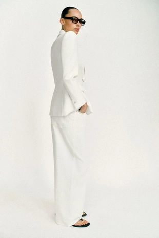 Приталенный блейзер с подплечниками- Заказать в России