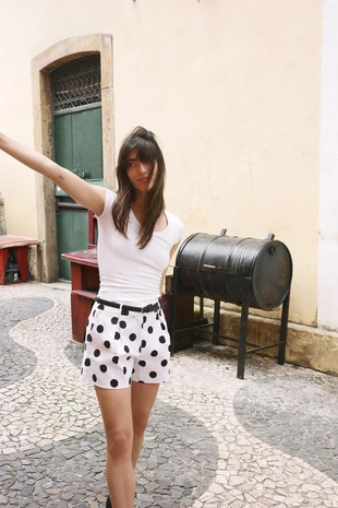 Шорты-бермуды с высокой посадкой и ремнем- Заказать в России