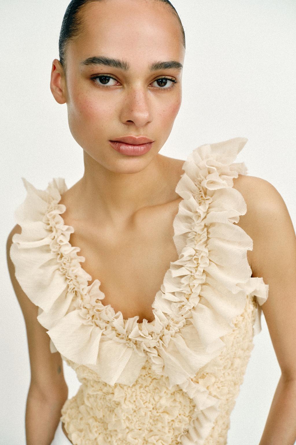 РОМАНТИЧЕСКИЙ ТРИКОТАЖНЫЙ ТОП КОМБИНИРОВАННОГО КРОЯ