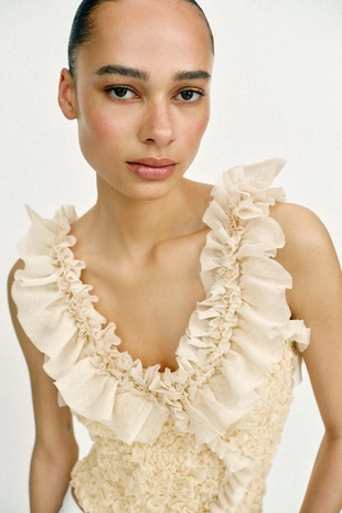 Романтический трикотажный топ комбинированного кроя- Заказать в России