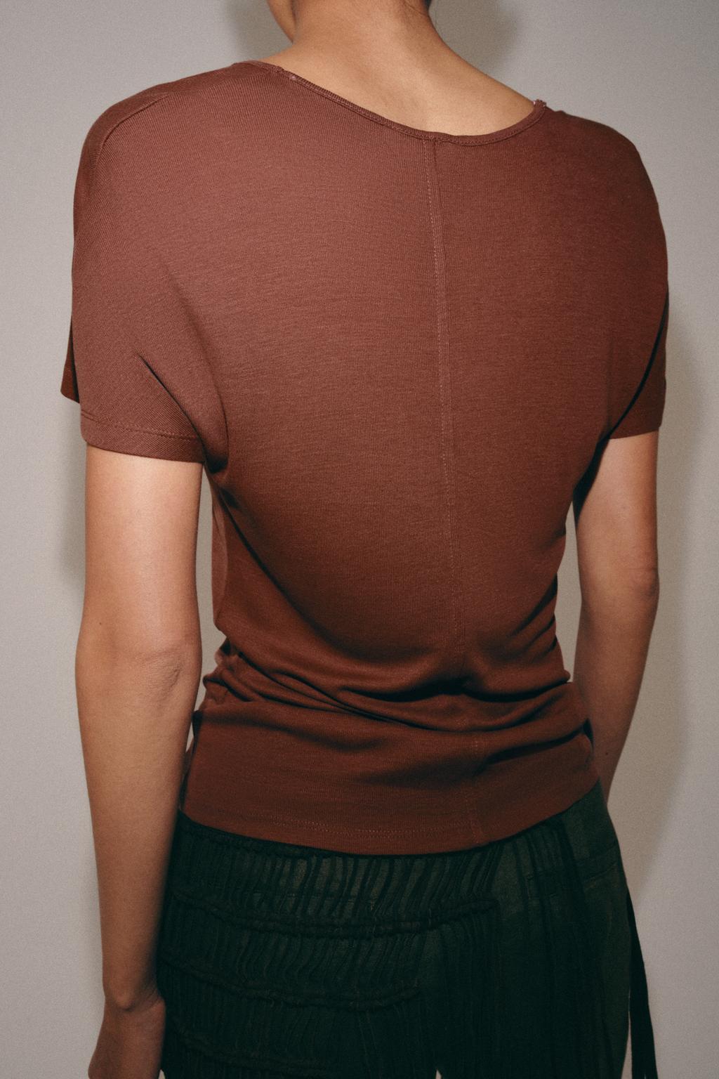 СВОБОДНАЯ ФУТБОЛКА С КОРОТКИМИ РУКАВАМИ