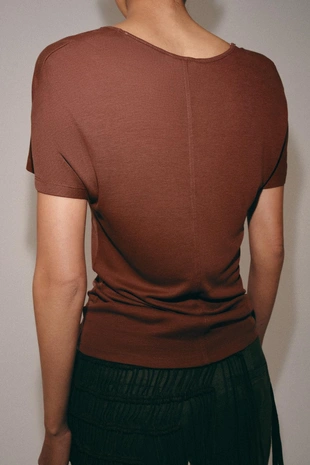 Свободная футболка с короткими рукавами