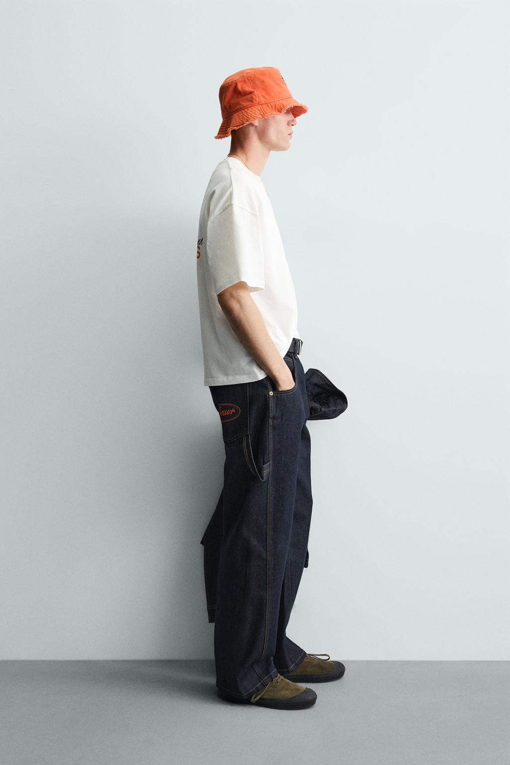 ФУТБОЛКА С КОНТРАСТНЫМИ НАДПИСЯМИ