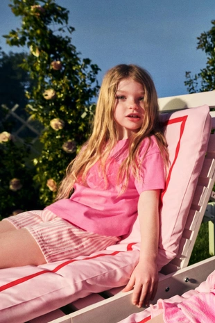 Футболка с нашивкой в виде раковины- Заказать в России