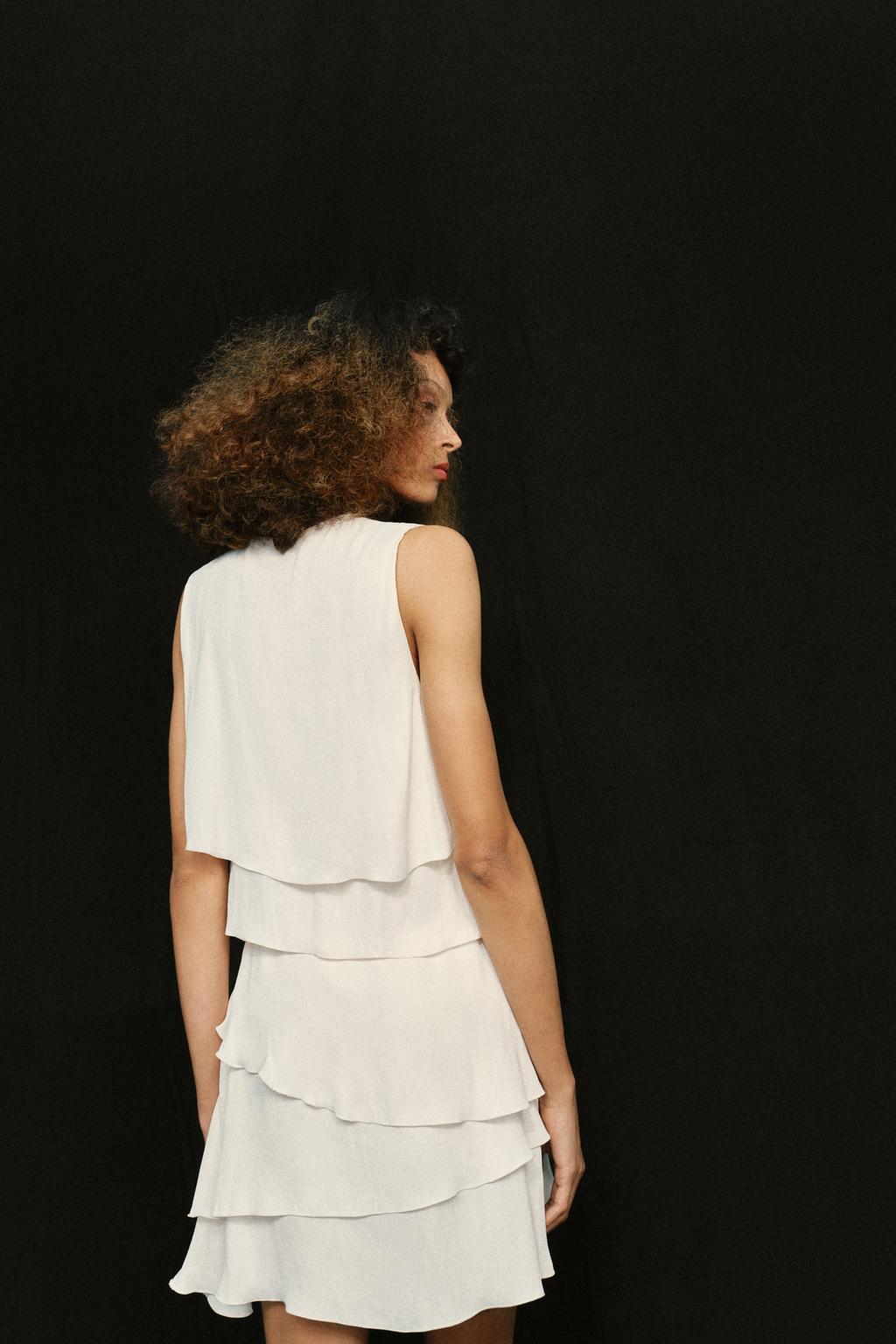 КОРОТКОЕ ПЛАТЬЕ С ВОЛАНАМИ