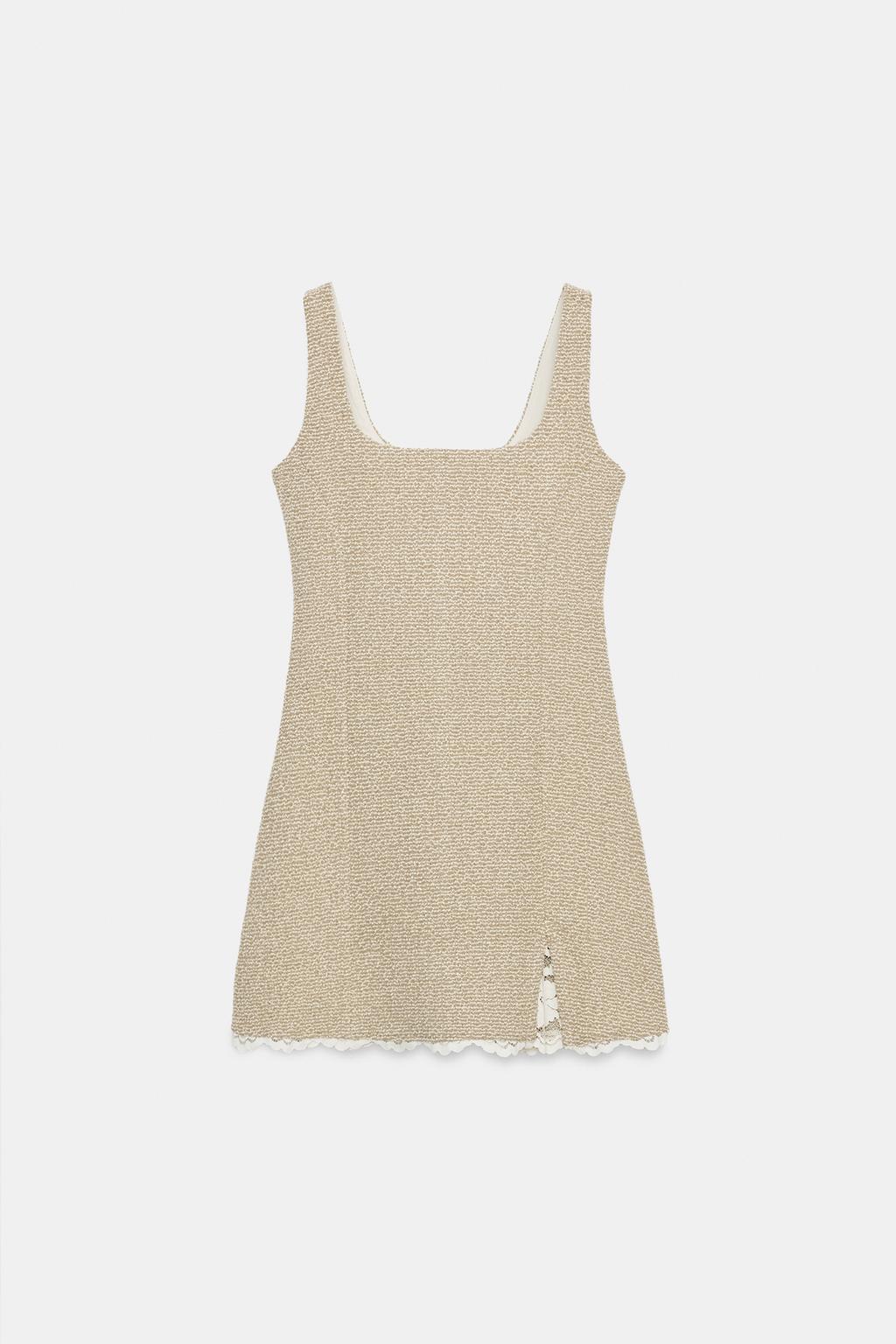 КОРОТКОЕ ПЛАТЬЕ ИЗ РЕЛЬЕФНОЙ ТКАНИ