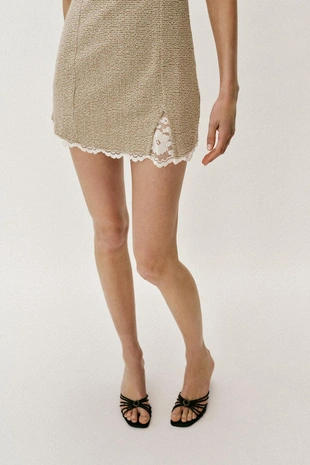 Короткое платье из рельефной ткани- Заказать в России