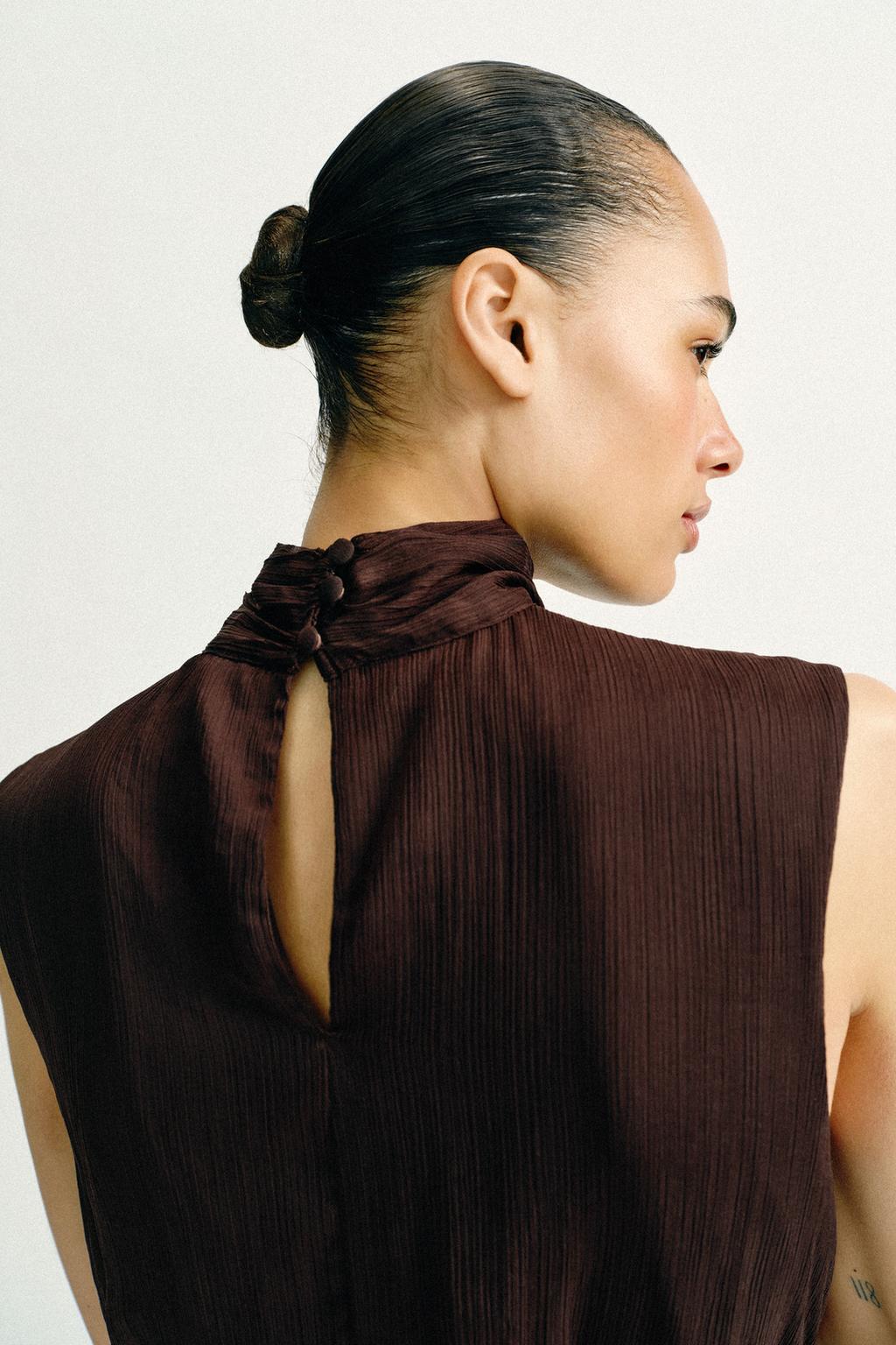 МИНИ-ПЛАТЬЕ СО СБОРКАМИ