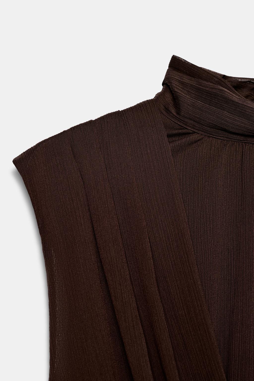 МИНИ-ПЛАТЬЕ СО СБОРКАМИ