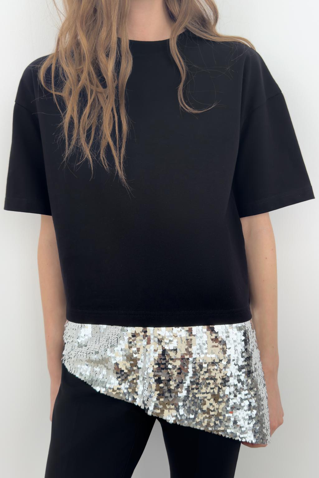 АСИММЕТРИЧНАЯ ФУТБОЛКА С ПАЙЕТКАМИ