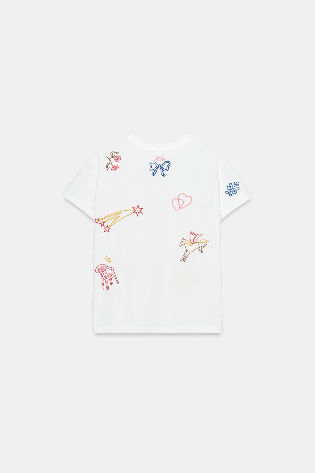 ФУТБОЛКА С КОНТРАСТНОЙ ВЫШИВКОЙ