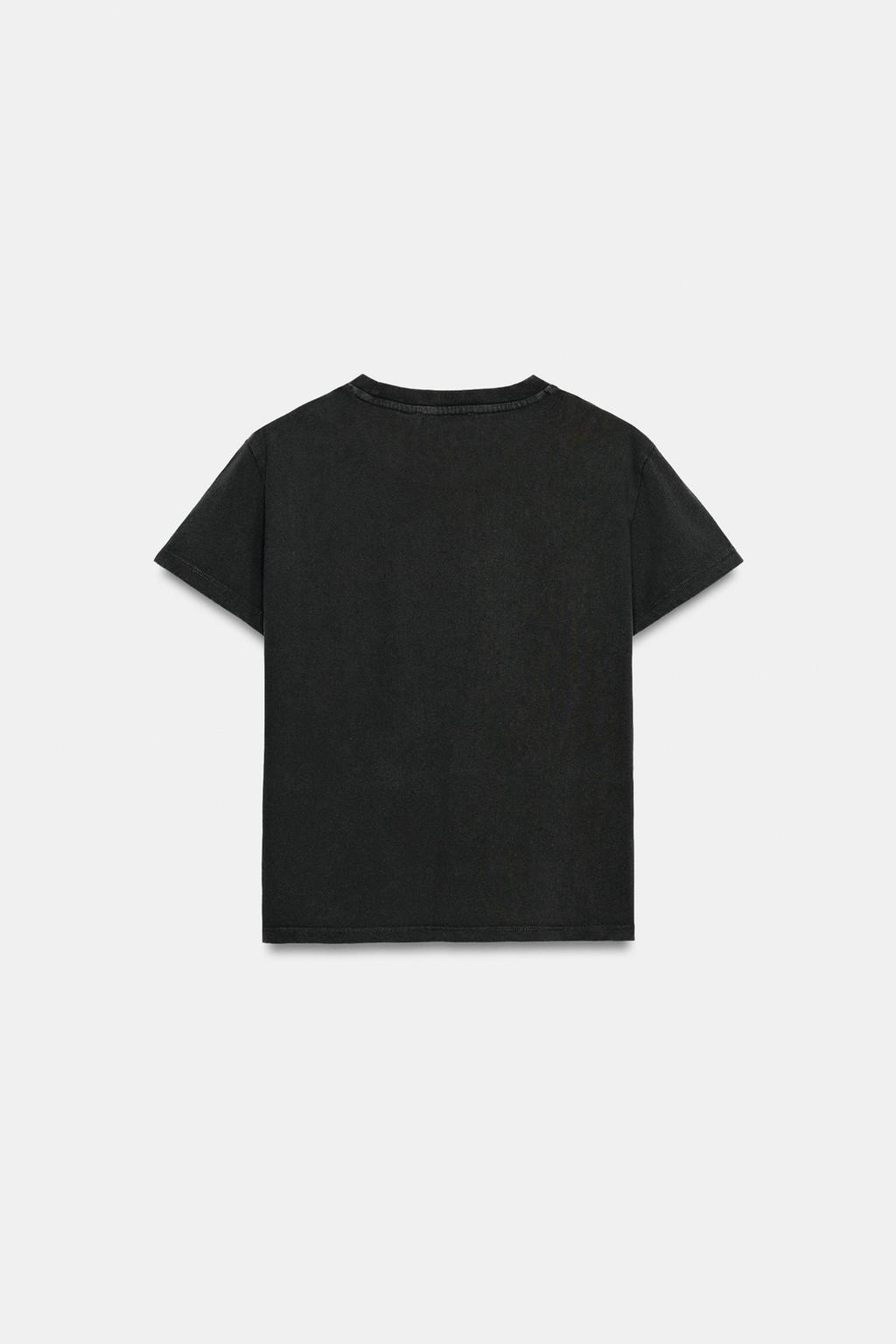 ФУТБОЛКА С ЭФФЕКТОМ ПОТЕРТОСТИ И КАРМАНОМ