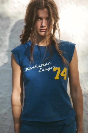 Футболка фламе с контрастной отделкой- Заказать в России