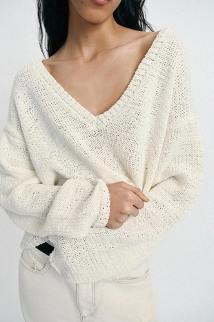 Джемпер с V-образным вырезом- Заказать в России