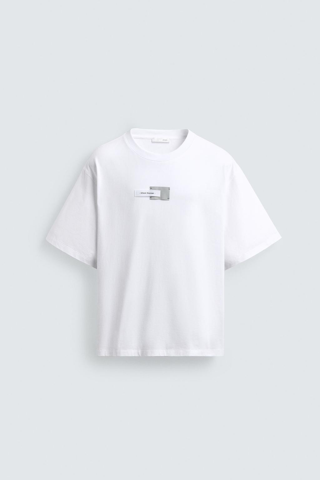 ФУТБОЛКА BOXY FIT С НАШИВКАМИ