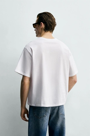 Футболка Boxy Fit с нашивками- Заказать в России