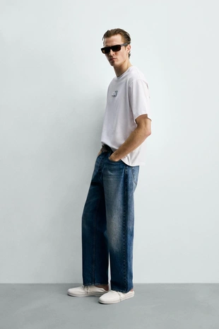 Футболка Boxy Fit с нашивками- Заказать в России