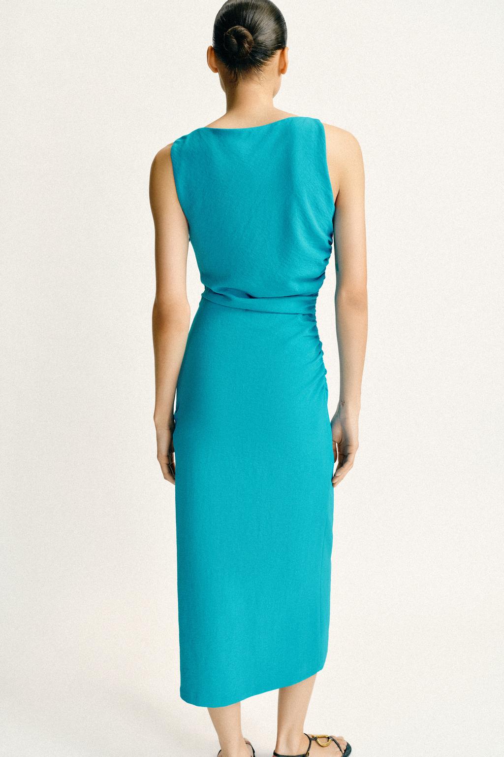 ПЛАТЬЕ МИДИ СО СБОРКАМИ И ЗОЛОТИСТОЙ ДЕТАЛЬЮ