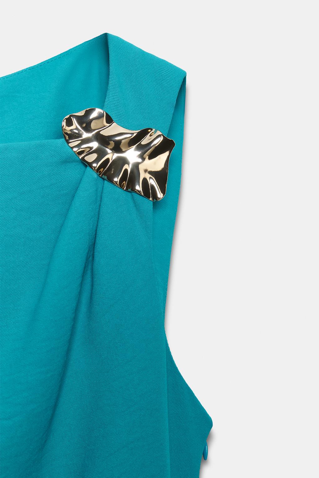 ПЛАТЬЕ МИДИ СО СБОРКАМИ И ЗОЛОТИСТОЙ ДЕТАЛЬЮ