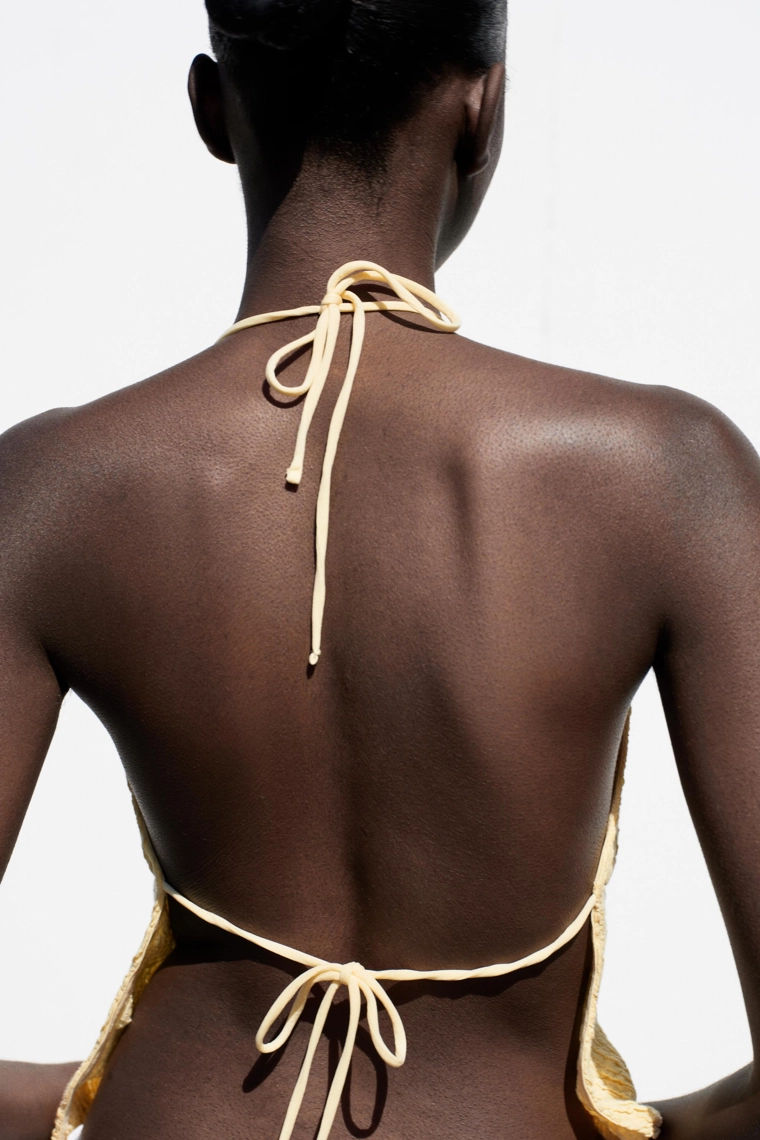 Топ с открытой спиной на завязках